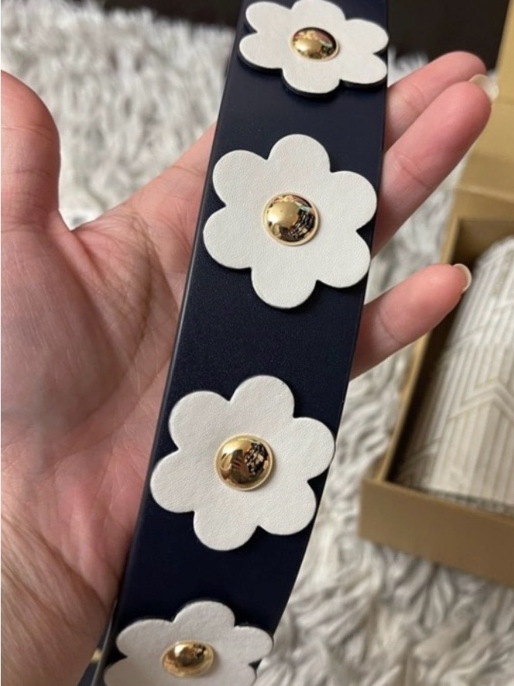 Michael Kor/MK Black Floral Appliqué Bag Strap, guitar strap 🌼 NWT- - Picture 2 of 14